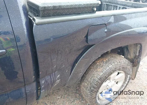 2013 Toyota Tacoma Base V6 z USA, uszkodzony, nr VIN 5TFMU4FN3DX011152